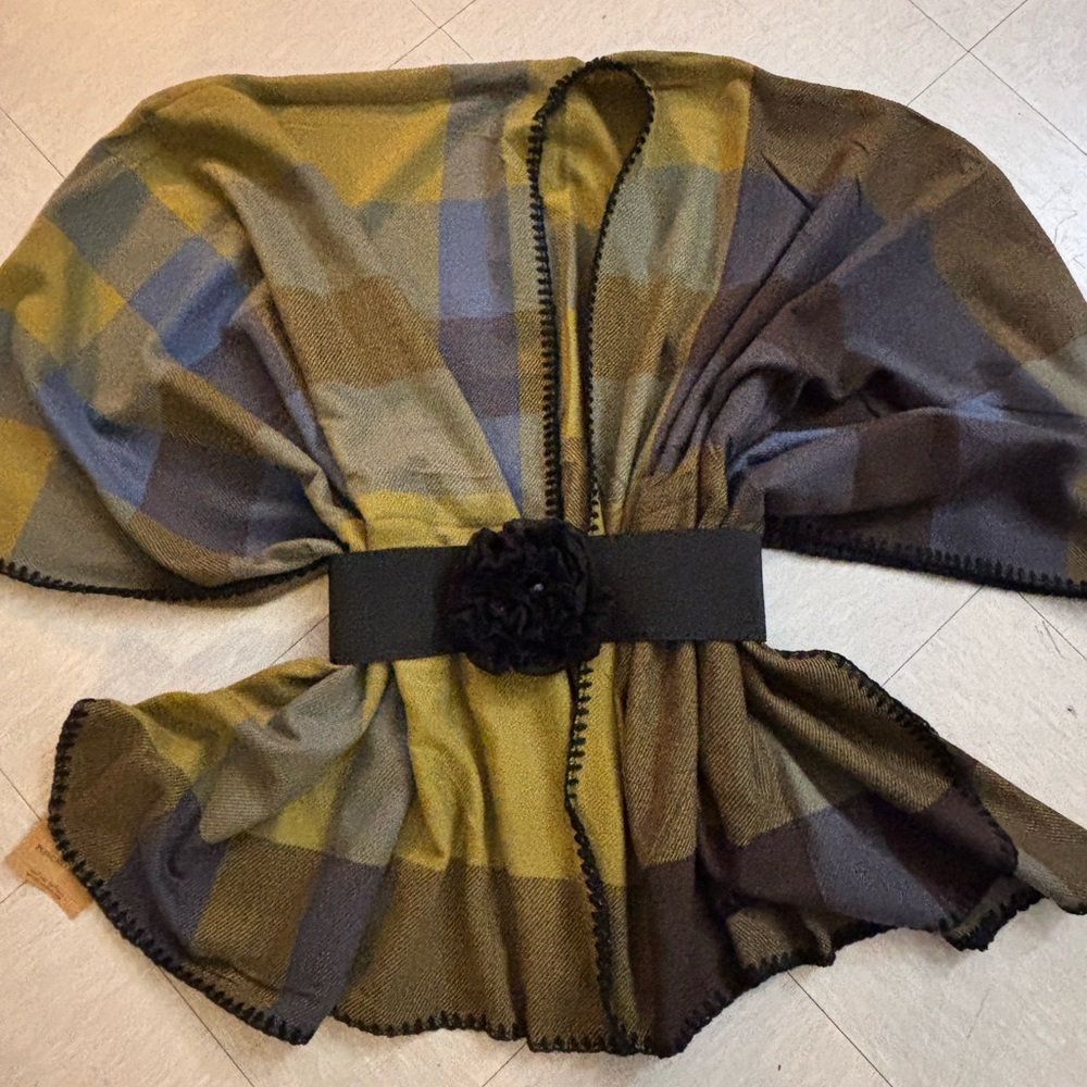 Boho Western Plaid Poncho. Super Soft and Versatile. Beautifully crafted. OSFM - Picture 8 of 9